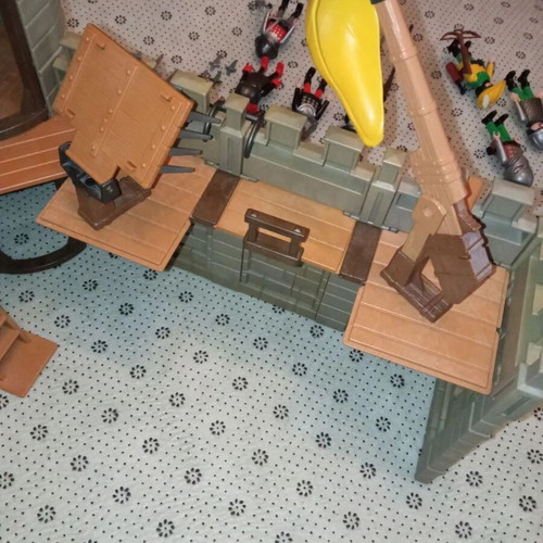 Vintage Playmobil 3888 Castle Defenders set like new