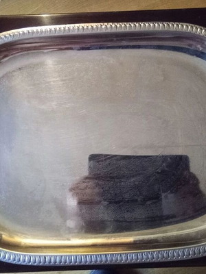 Епариран поднос за сервиране употребяван