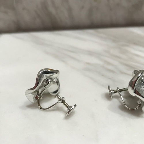 Lisner earrings silver vintage like new, screw back