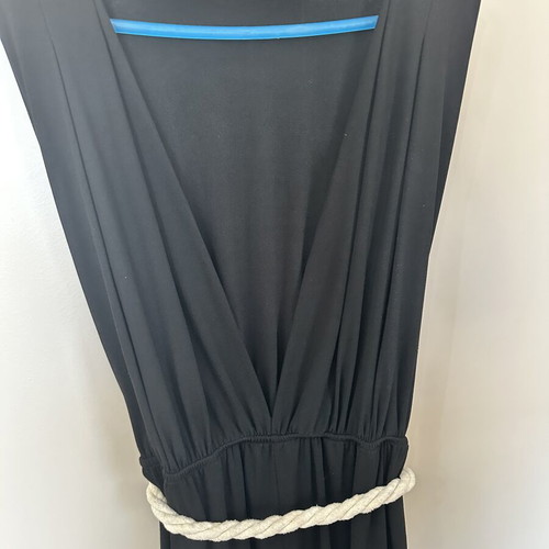 Dress black long elastic with open back and belt like new