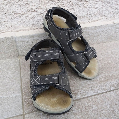 Children's sandals used, 2 pairs, size 31, leather