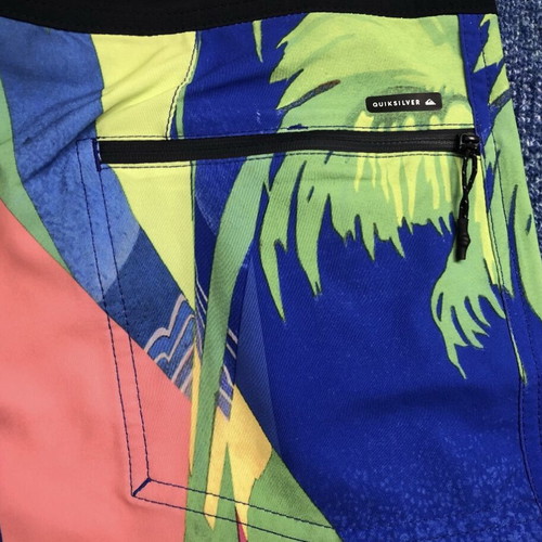 Quiksilver Boardshorts new men's swimwear size M