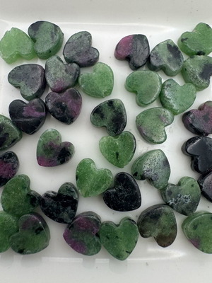 Epidote heart beads like new, 6 mm natural stone