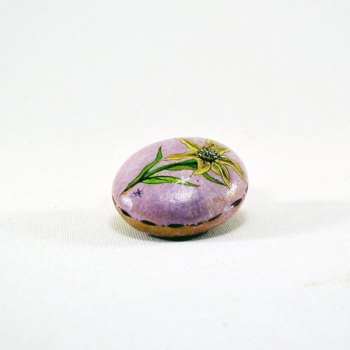 Painted stone with narcissus flower theme, 5cm, made to order