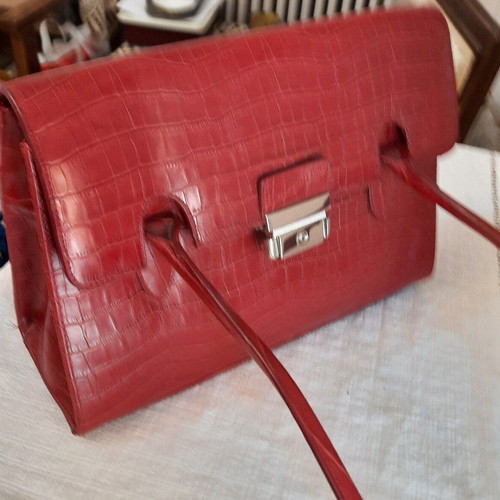 Gevan red women's handbag used in very good condition