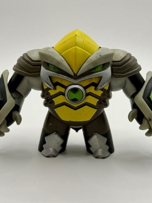 Ben 10 Omni-Kix Armor Cannonbolt action figure used, some marks