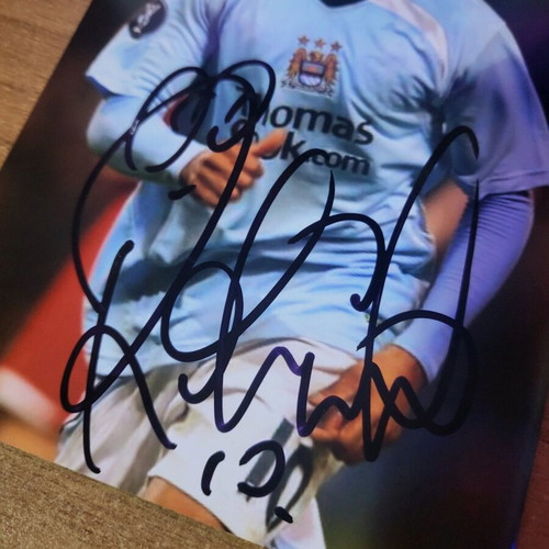 Robinho authentic autograph like new on photo