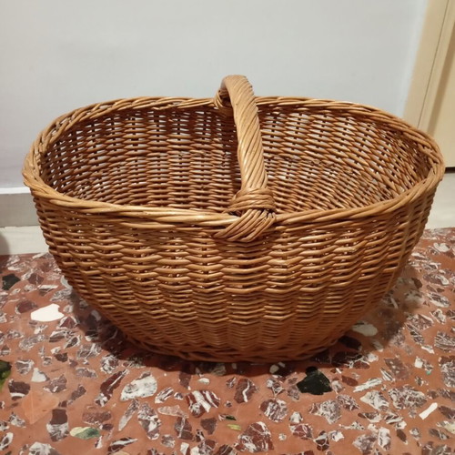 Vintage large wicker basket like new