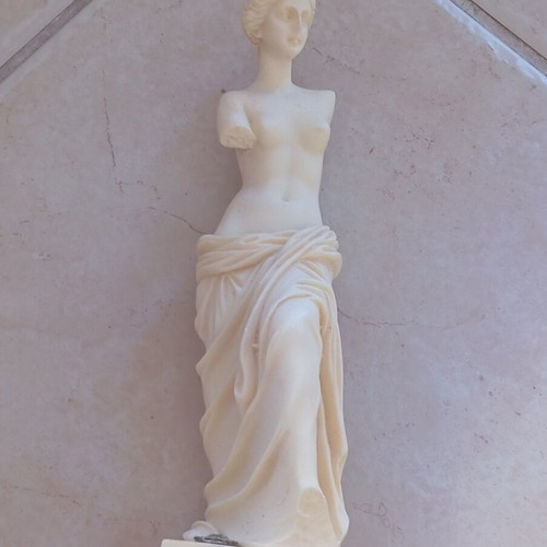 Aphrodite of Milos handmade alabaster statue like new, 23 cm