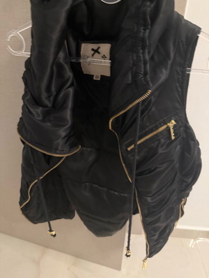 Lynne γιλέκο μπουφάν με χρυσές λεπτομέρειες στο φερμουάρ σαν καινούργιο