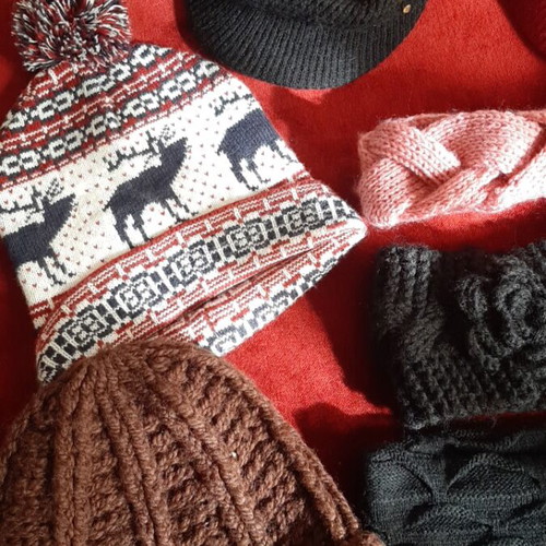 Winter hats and woolen headbands used, 9 colorful pieces