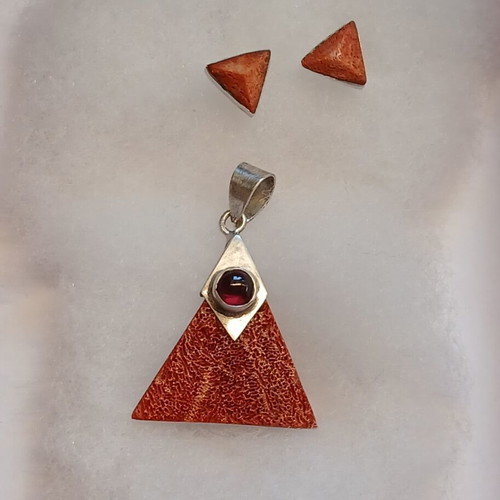 Silver 925 pendant and earrings set with coral and garnet, like new