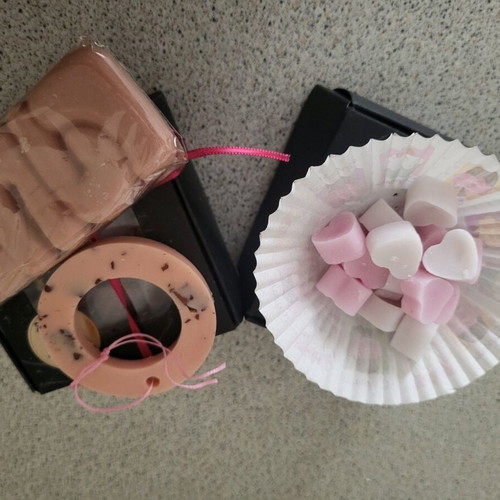 Soy wax scented candle set new with various designs and fragrances