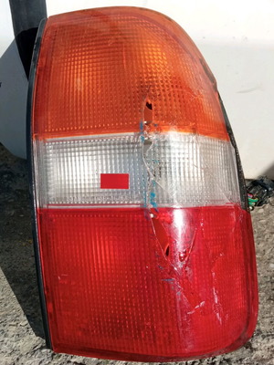 Tail light right rear for Mitsubishi L200 99 used, slightly broken