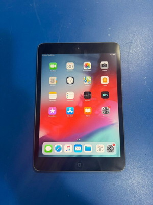 Apple iPad Mini A1489 32GB like new with charging cable