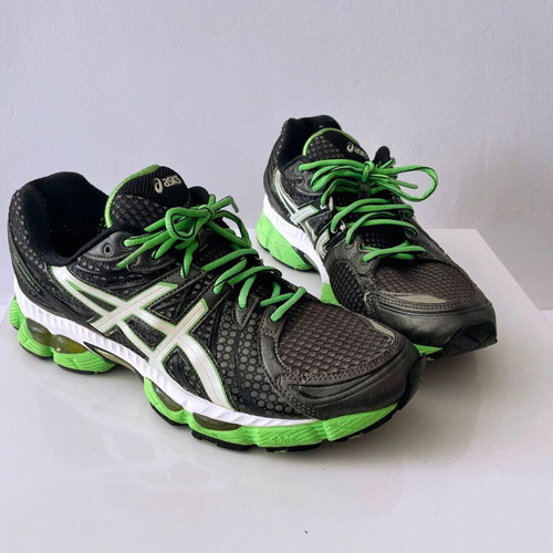 Vintage ASICS Gel Nimbus 13 running shoes 2011