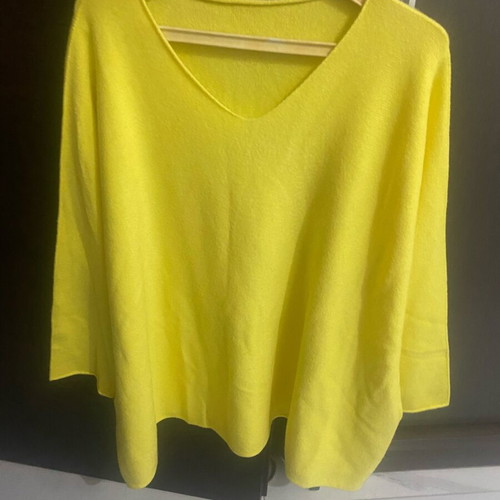 Oversized yellow pullover like new, size XXL