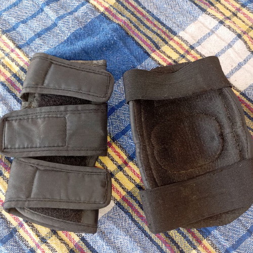 Retro sports protective pads used for roller skating
