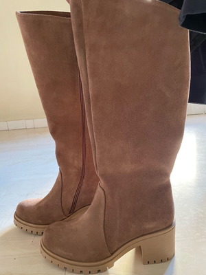 Suede tall boots new, brown, fur lining, size 40