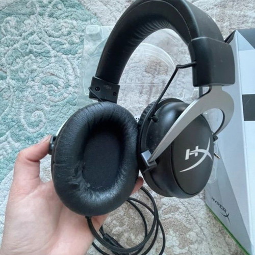 HyperX Cloudx Xbox Over Ear Gaming Headset new with 3.5mm connection