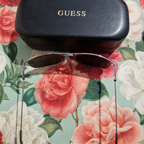 Guess sunglasses like new, black and silver