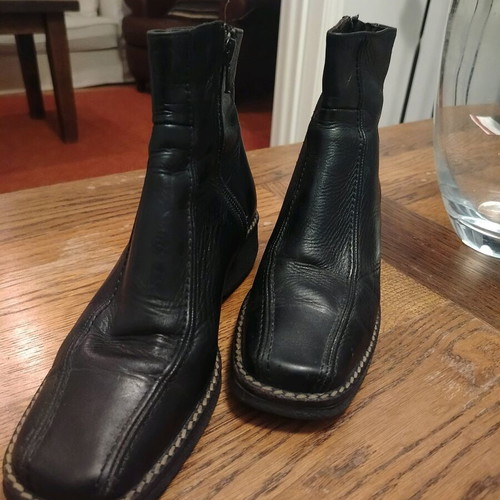 Leather ankle boots like new