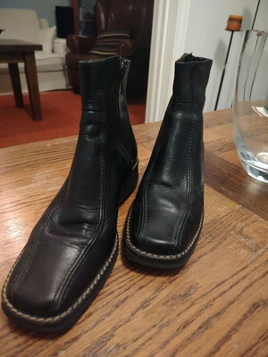 Leather ankle boots like new