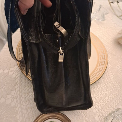 Large black leather shoulder bag like new