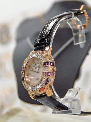 Γυναικείο ρολόι quartz με πολύχρωμους Austrian Quartz Stones και όστρακο, καινούργιο