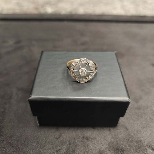 Antique gold ring with certified diamonds, like new