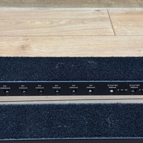 Harley Benton Spaceship Power 40 pedalboard with power supply used