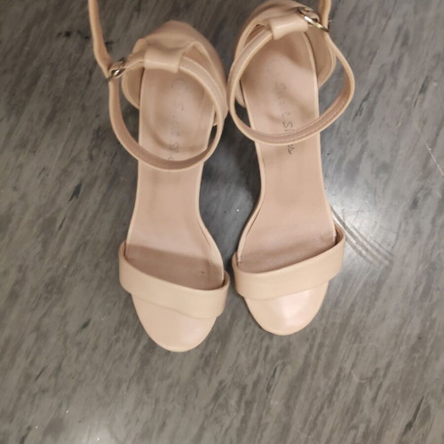 Beige sandals made of faux leather like new, size 37, 9cm heel