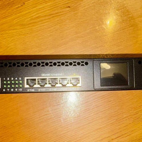 MikroTik RB3011UiAS-RM Router like new