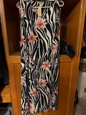 Women's summer dress new, black and white with flowers
