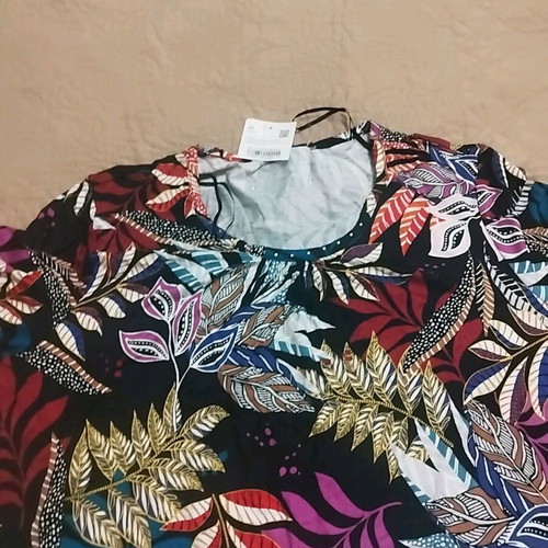 Blouse short sleeve new with leaf pattern, size Medium