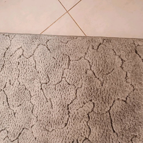Carpet like new in gray and white shade 2.05x1.50