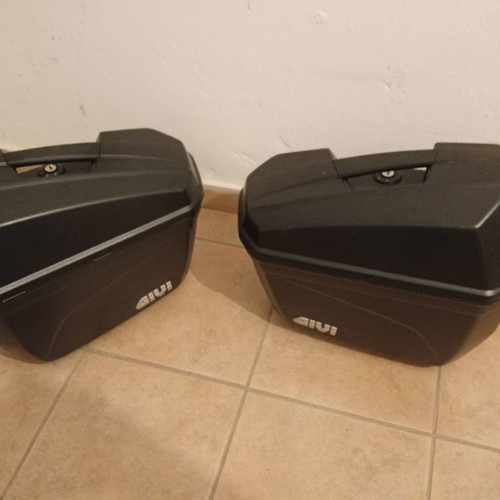 GIVI side mounts and cases for Versys 300 Kawasaki motorcycle new