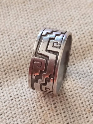 Silver 925 carved ring like new, size 58