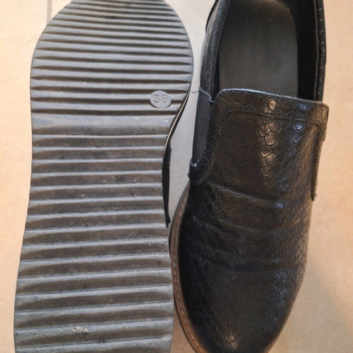 Women's black leather moccasin loafer like new