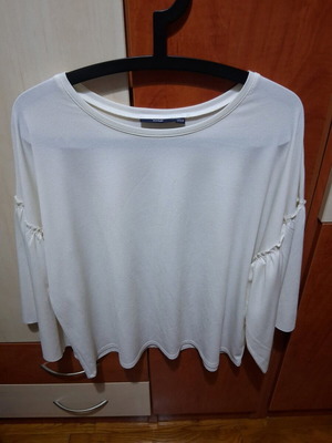 Kiabi women's blouse bell sleeve Large like new, beige