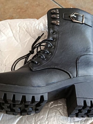 Fur ankle boots new, black, size 40, zipper closure