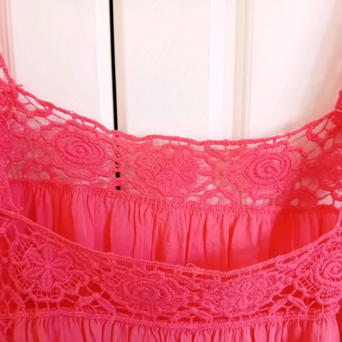 Cool t-shirt, 100% cotton, in coral color.