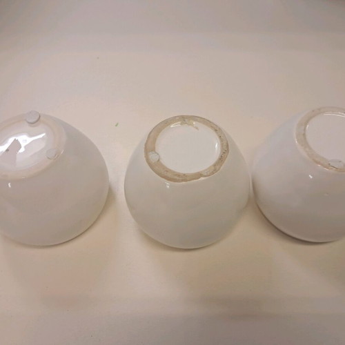 Small flower pots used, white glossy