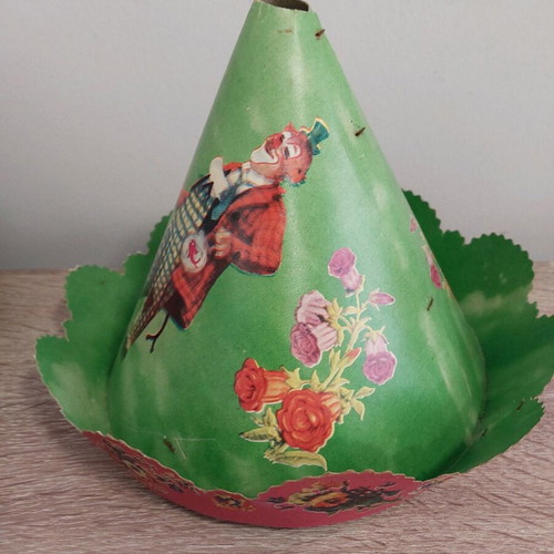 Pierrot paper hats 1970 like new, pack