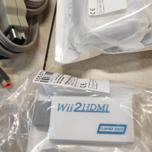 Nintendo Wii complete set like new with Sports Resort Pack and Wii2HDMI