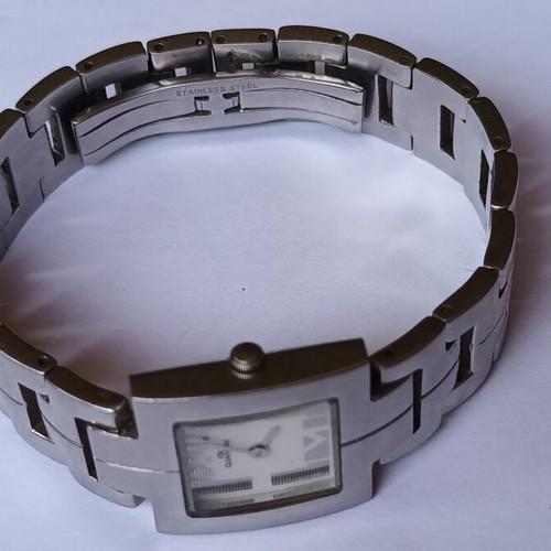 Quantum women's quartz watch with bracelet, very good condition