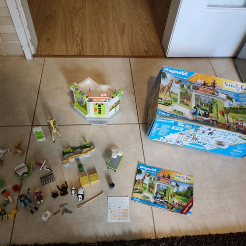 Playmobil Family Fun Veterinary Clinic used