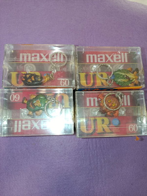 Maxell UR 60 κασέτες καινούργιες, πακέτο 4 με χειροποίητα ξύλινα μπρελόκ