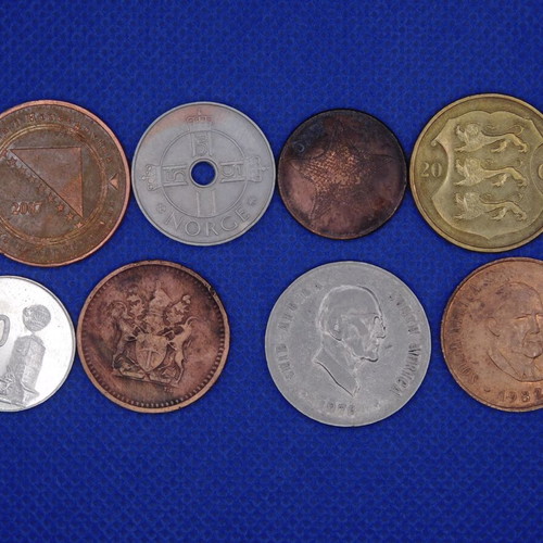 Lot of 8 foreign coins from Rhodesia, Bahamas, Norway, Bosnia