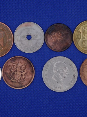 Lot of 8 foreign coins from Rhodesia, Bahamas, Norway, Bosnia